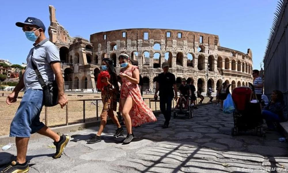 Ιταλία: Καταργεί την χρήση μάσκας σε δημόσιους χώρους